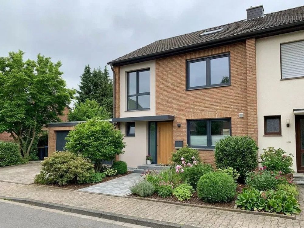 Einfamilienhaus mit Klinkerfassade vor der Sanierung